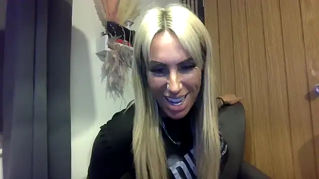 poppyinga1 online show from February 13, 2026, 7:10 pm