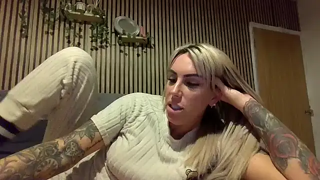 poppyinga1 online show from March 5, 2026, 9:55 pm