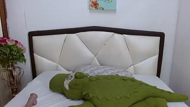 Snapshot of Madison_Copers chatting on March 15, 2026, 12:16 am Madison Copers online show from March 15, 2026, 12:16 am