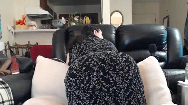 Juicy Julie469 online show from April 23, 2026, 1:35 pm