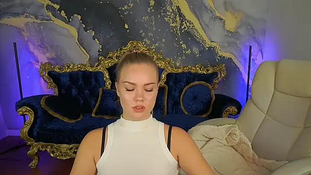 Snapshot of CelesteNoir chatting on September 19, 2025, 6:37 am CelesteNoir online show from September 19, 2025, 6:37 am