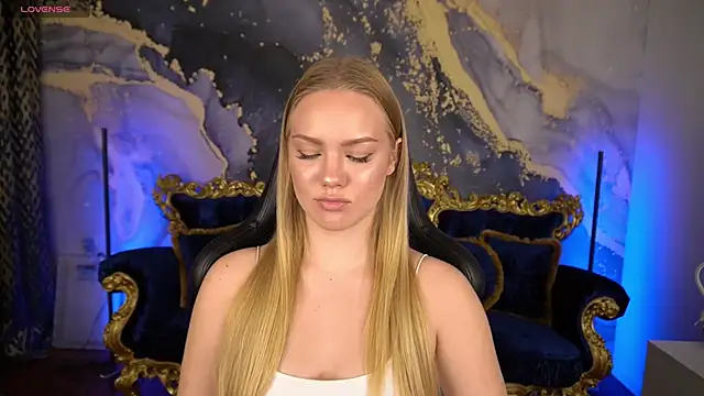 Snapshot of CelesteNoir chatting on November 4, 2025, 7:40 am CelesteNoir online show from November 4, 2025, 7:40 am