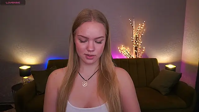 Snapshot of CelesteNoir chatting on November 11, 2025, 8:03 am CelesteNoir online show from November 11, 2025, 8:03 am