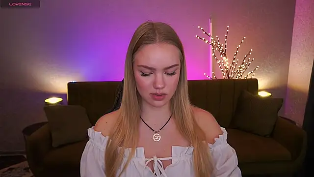 Snapshot of CelesteNoir chatting on November 18, 2025, 7:46 am CelesteNoir online show from November 18, 2025, 7:46 am