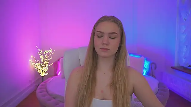 CelesteNoir online show from February 18, 2026, 8:43 am