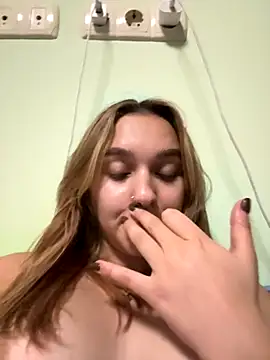 Snapshot of UrMuseOn chatting on September 8, 2025, 8:30 pm UrMuseOn online show from September 8, 2025, 8:30 pm