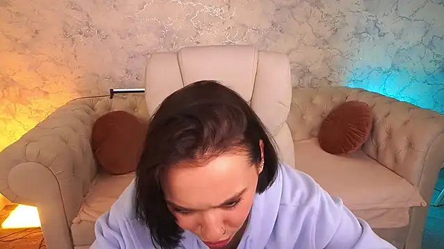 Snapshot of UrMuseOn chatting on December 14, 2025, 8:20 am UrMuseOn online show from December 14, 2025, 8:20 am