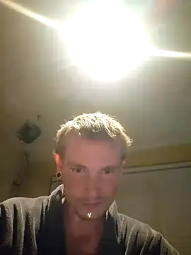 piercingpik online show from September 30, 2025, 7:41 pm