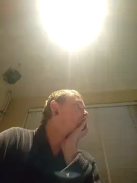 Snapshot of piercingpik chatting on October 15, 2025, 7:14 pm piercingpik online show from October 15, 2025, 7:14 pm