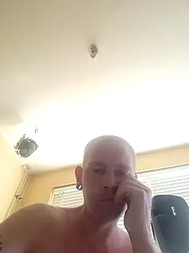 Snapshot of piercingpik chatting on June 25, 2026, 9:47 am piercingpik online show from June 25, 2026, 9:47 am