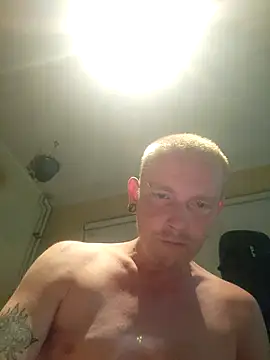 Snapshot of piercingpik chatting on June 25, 2026, 9:52 pm piercingpik online show from June 25, 2026, 9:52 pm