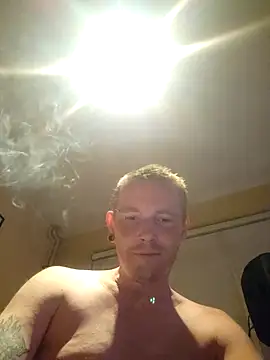 Snapshot of piercingpik chatting on August 2, 2026, 8:40 pm piercingpik online show from August 2, 2026, 8:40 pm