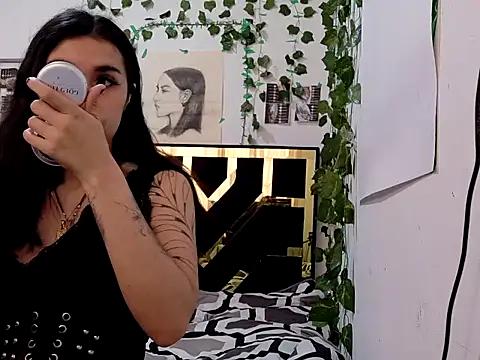 Snapshot of lucywhite13 chatting on September 18, 2025, 4:31 pm lucywhite13 online show from September 18, 2025, 4:31 pm