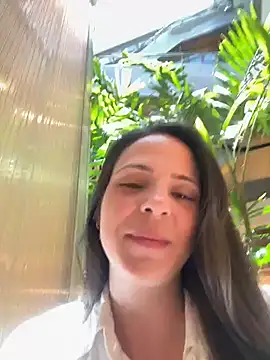 Lady LauraRose online show from November 21, 2025, 2:27 pm