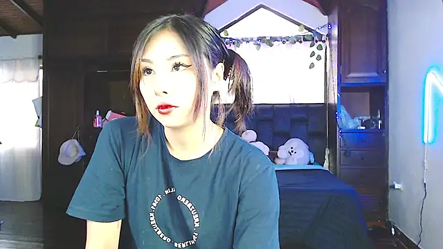 Snapshot of Shisuku_Sophi chatting on October 12, 2025, 10:09 pm Shisuku Sophi online show from October 12, 2025, 10:09 pm