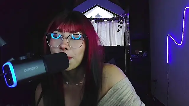 Snapshot of Shisuku_Sophi chatting on October 24, 2025, 9:11 pm Shisuku Sophi online show from October 24, 2025, 9:11 pm