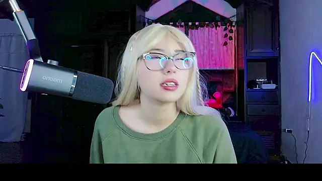 Snapshot of Shisuku_Sophi chatting on November 23, 2025, 11:15 pm Shisuku Sophi online show from November 23, 2025, 11:15 pm