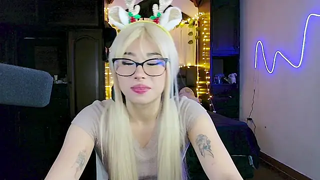 Snapshot of Shisuku_Sophi chatting on November 29, 2025, 1:52 am Shisuku Sophi online show from November 29, 2025, 1:52 am