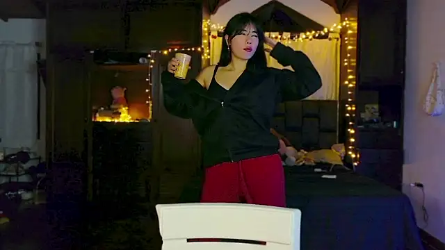 Shisuku Sophi online show from April 28, 2026, 1:48 am