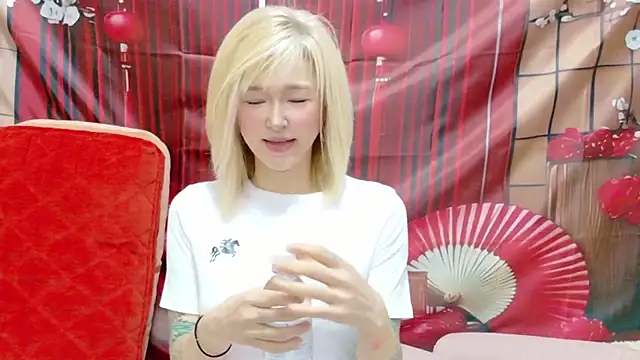 Snapshot of kimagure-fu- chatting on June 19, 2026, 1:37 pm kimagure-fu- online show from June 19, 2026, 1:37 pm