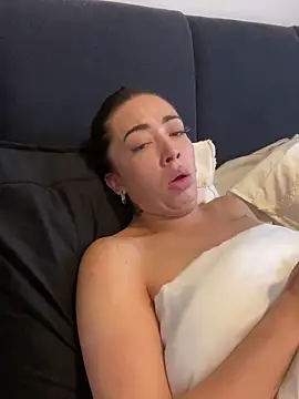 Snapshot of ItsCOCOx chatting on October 3, 2025, 6:43 am ItsCOCOx online show from October 3, 2025, 6:43 am