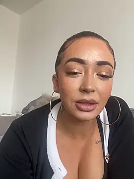 Snapshot of ItsCOCOx chatting on October 4, 2025, 12:58 pm ItsCOCOx online show from October 4, 2025, 12:58 pm