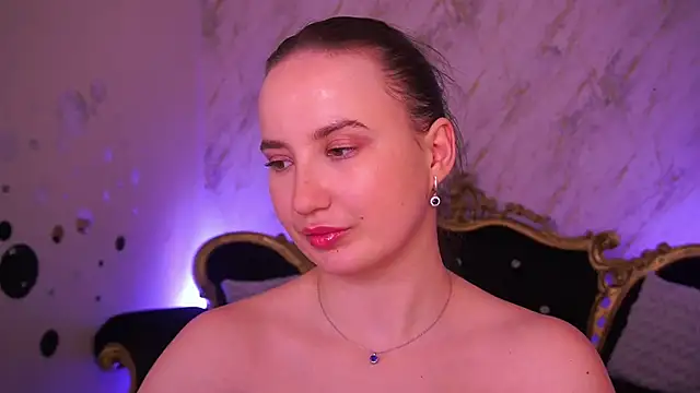 SofieBloom online show from April 1, 2026, 2:56 am