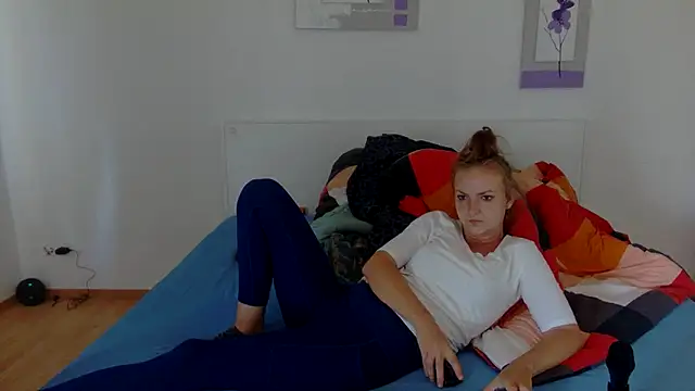 Snapshot of hornycouplefuck12 chatting on September 14, 2025, 1:10 pm hornycouplefuck12 online show from September 14, 2025, 1:10 pm