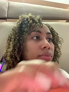 Snapshot of i_lulu chatting on February 25, 2026, 2:21 am i lulu online show from February 25, 2026, 2:21 am