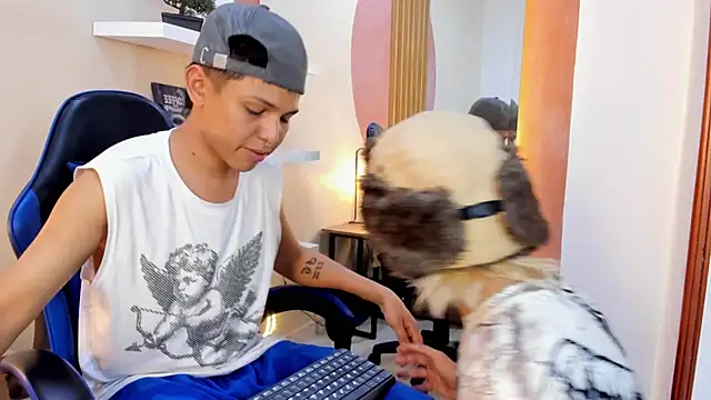 Snapshot of Enrrixxx_ chatting on October 16, 2025, 1:06 am Enrrixxx online show from October 16, 2025, 1:06 am