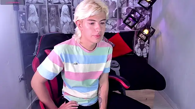 Snapshot of Enrrixxx_ chatting on January 9, 2026, 12:13 am Enrrixxx online show from January 9, 2026, 12:13 am