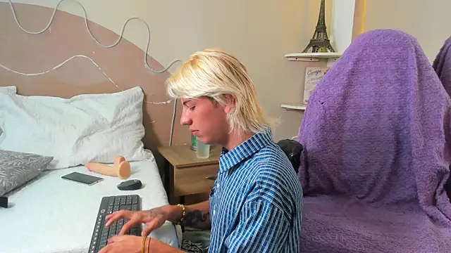 Snapshot of Enrrixxx_ chatting on January 10, 2026, 12:23 am Enrrixxx online show from January 10, 2026, 12:23 am