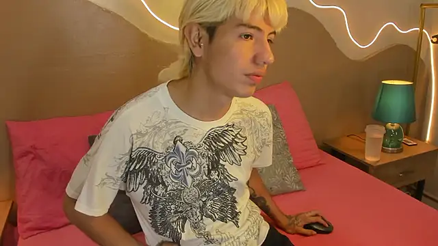 Snapshot of Enrrixxx_ chatting on February 11, 2026, 12:37 am Enrrixxx online show from February 11, 2026, 12:37 am