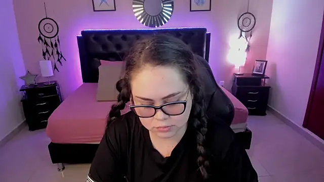 LolaVillalobos online show from February 12, 2026, 2:12 pm