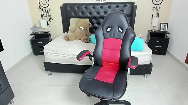 LolaVillalobos online show from February 25, 2026, 12:04 pm