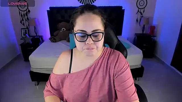LolaVillalobos online show from July 4, 2026, 11:38 am