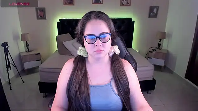 LolaVillalobos online show from August 4, 2026, 12:08 pm
