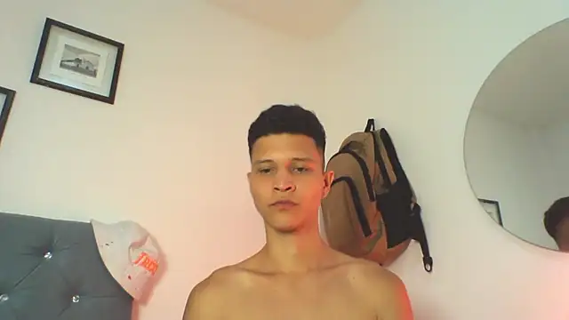 Snapshot of Twinkcock22 chatting on September 19, 2025, 12:56 am Twinkcock22 online show from September 19, 2025, 12:56 am