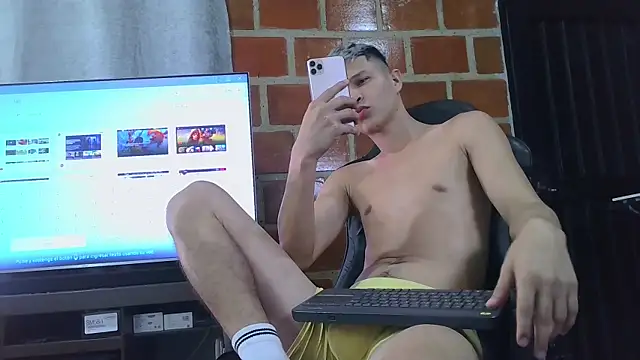 Snapshot of Twinkcock22 chatting on March 2, 2026, 4:58 am Twinkcock22 online show from March 2, 2026, 4:58 am