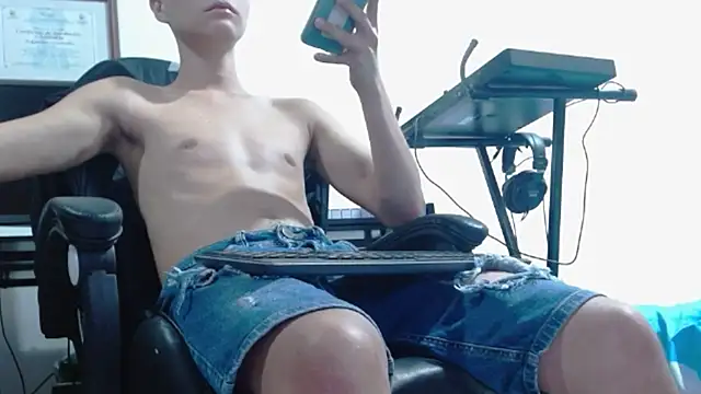 Snapshot of Twinkcock22 chatting on March 20, 2026, 2:16 am Twinkcock22 online show from March 20, 2026, 2:16 am