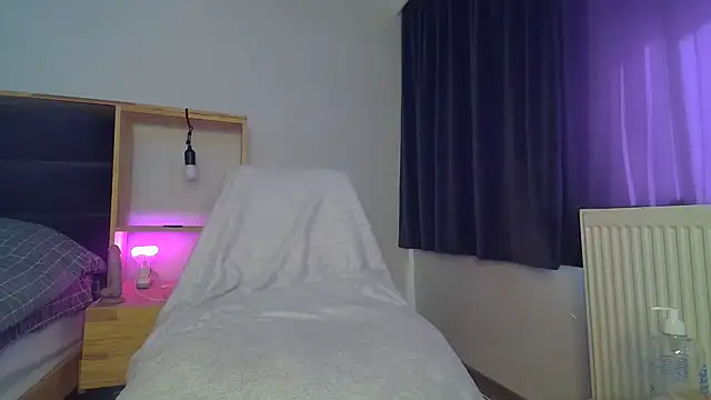 Melisss0404 online show from September 17, 2025, 9:33 am