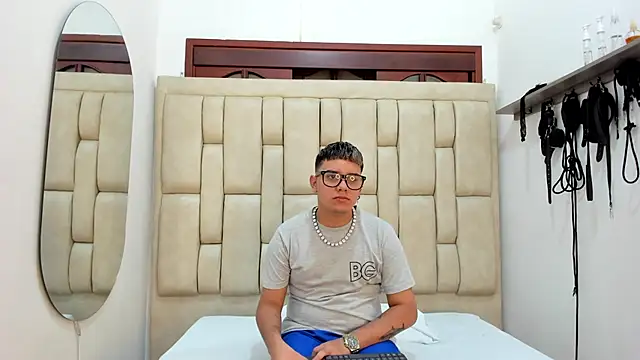 DavilANDkevin2 online show from October 20, 2025, 12:55 am