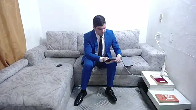 Victor Maitland online show from June 18, 2026, 8:13 pm