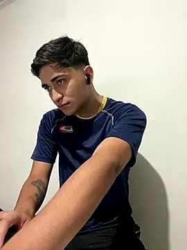 Snapshot of Tavinho067 chatting on December 14, 2025, 11:31 pm Tavinho067 online show from December 14, 2025, 11:31 pm