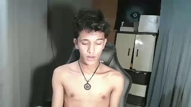 Snapshot of kenbigcockxx chatting on October 27, 2025, 6:01 pm kenbigcockxx online show from October 27, 2025, 6:01 pm