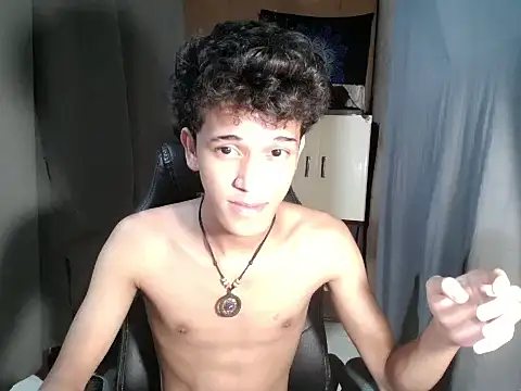 Snapshot of kenbigcockxx chatting on November 4, 2025, 4:17 pm kenbigcockxx online show from November 4, 2025, 4:17 pm