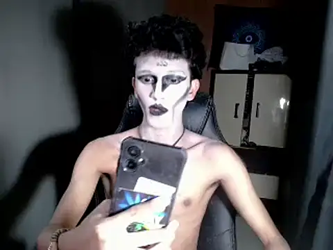 Snapshot of kenbigcockxx chatting on November 5, 2025, 5:02 pm kenbigcockxx online show from November 5, 2025, 5:02 pm