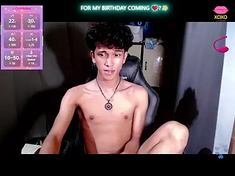 Snapshot of kenbigcockxx chatting on November 6, 2025, 5:36 pm kenbigcockxx online show from November 6, 2025, 5:36 pm