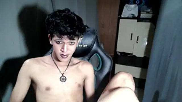 Snapshot of kenbigcockxx chatting on November 9, 2025, 6:06 pm kenbigcockxx online show from November 9, 2025, 6:06 pm