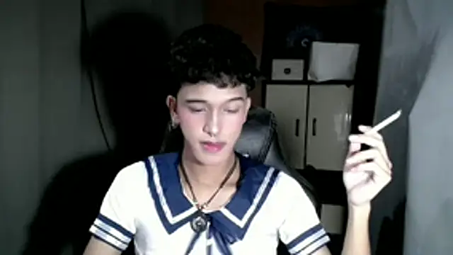 Snapshot of kenbigcockxx chatting on November 17, 2025, 3:40 pm kenbigcockxx online show from November 17, 2025, 3:40 pm